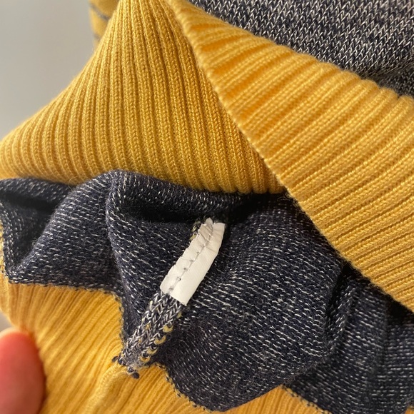 YAL New York Sweater - Picture 7 of 7